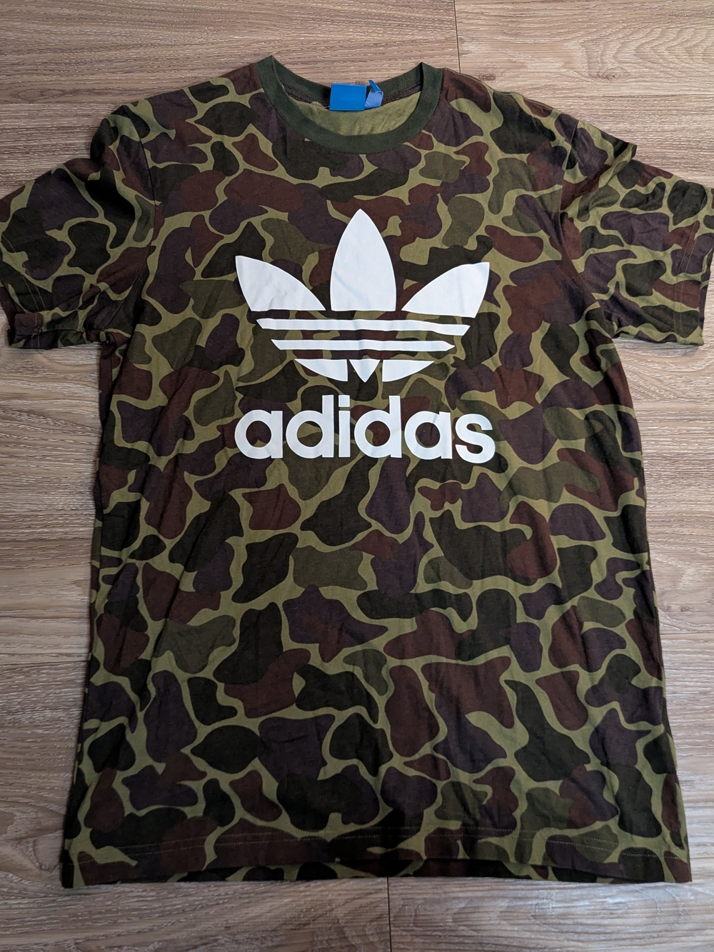 adidas Duck Camo Trefoil Logo Tee in Olive Green and Brown M